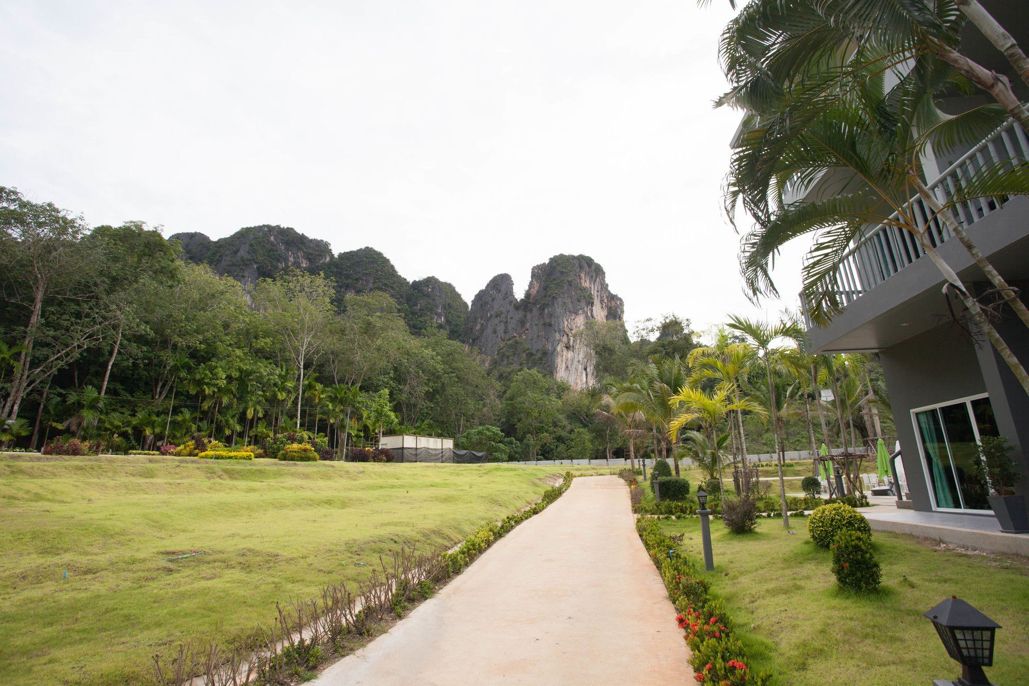 Arawan Krabi Beach Resort Ao Nam Mao Exterior photo